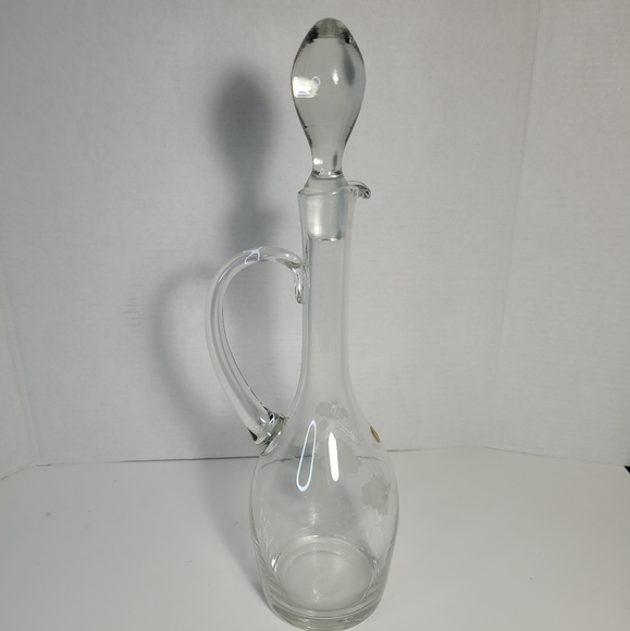 Gorgeous Floral Etched Glass Tall Vintage Decanter Made in Romania - Picture 4 of 12